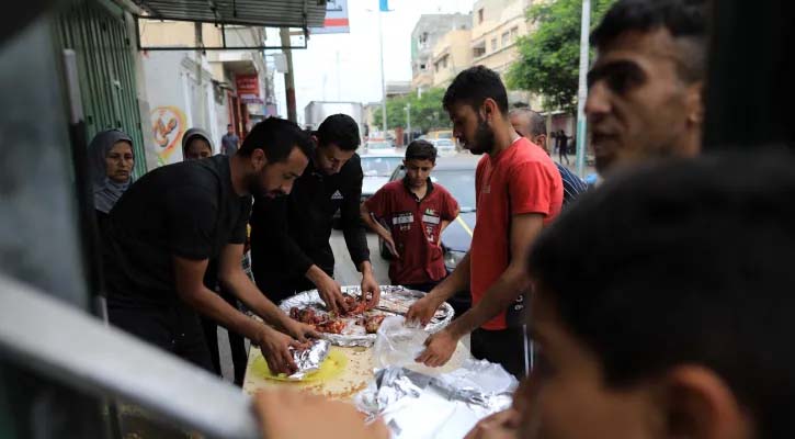 ‘আমরা ক্ষুধার্তদের না খেয়ে মরতে দিতে পারি না’